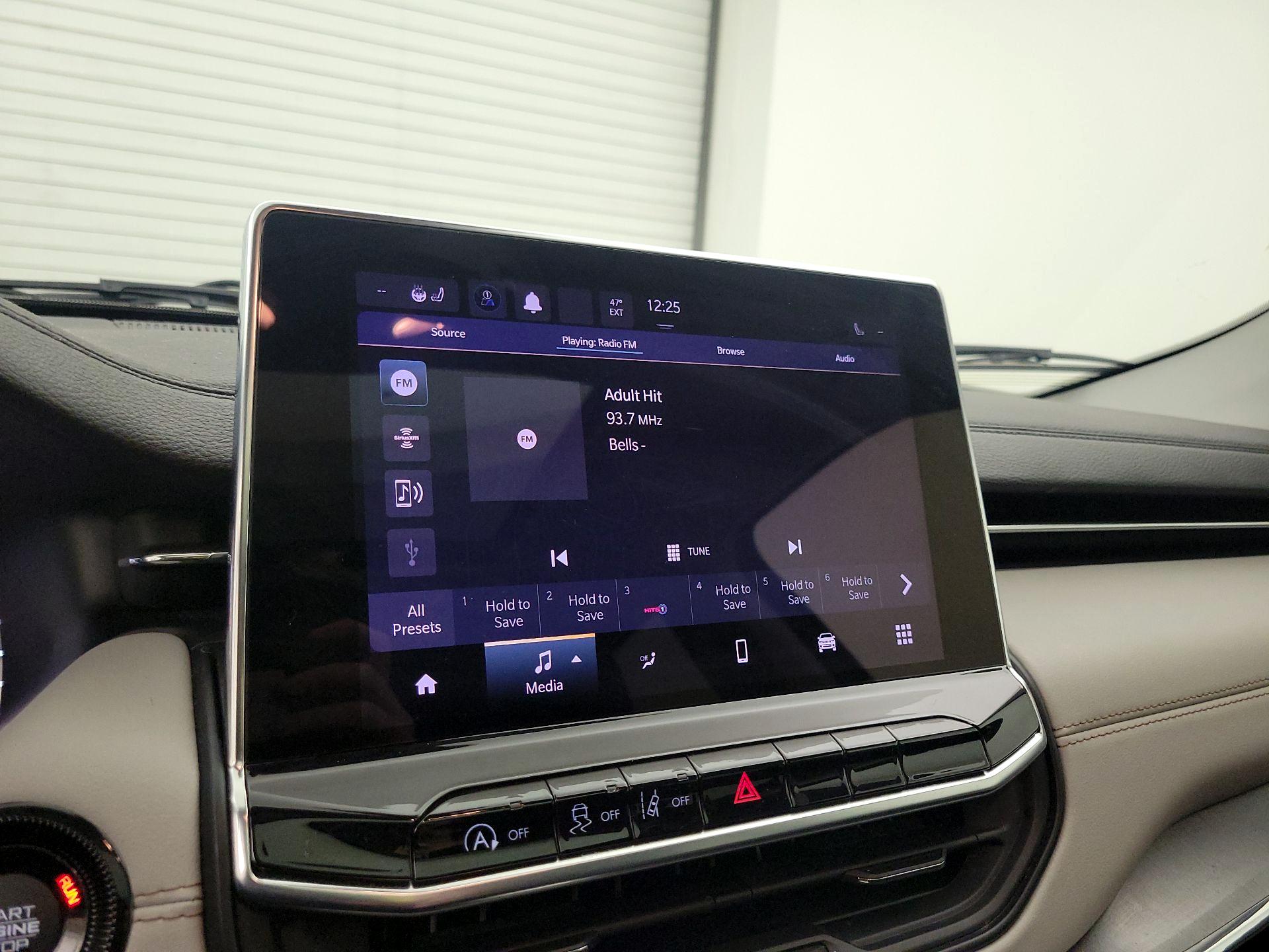 Thumbnail: 2022 Jeep Compass - 15