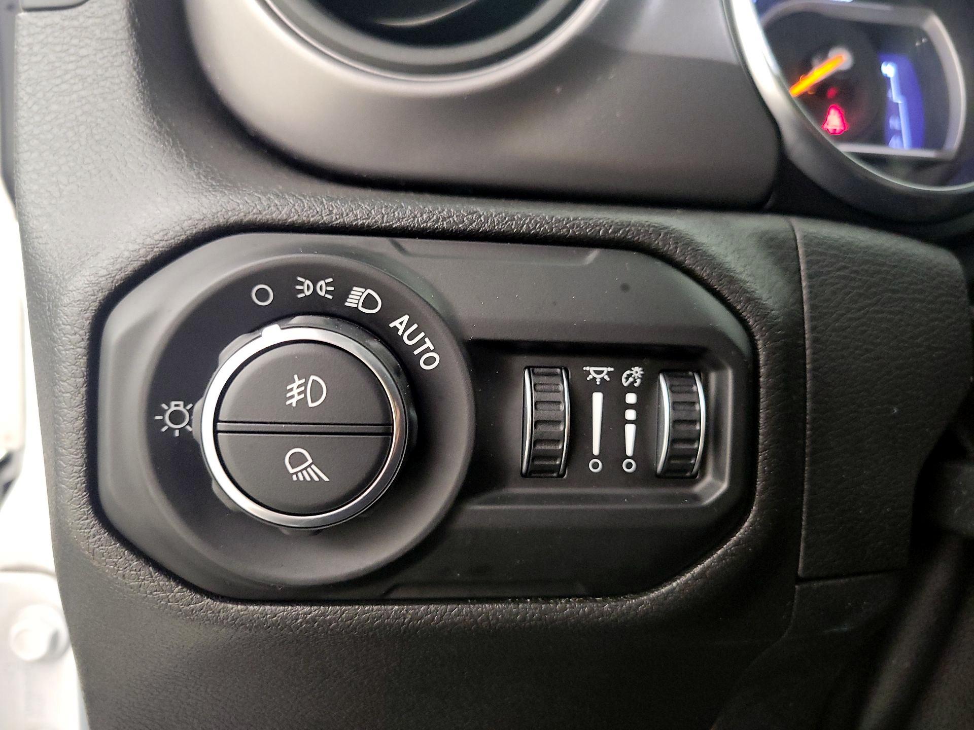 Thumbnail: 2021 Jeep Gladiator - 13