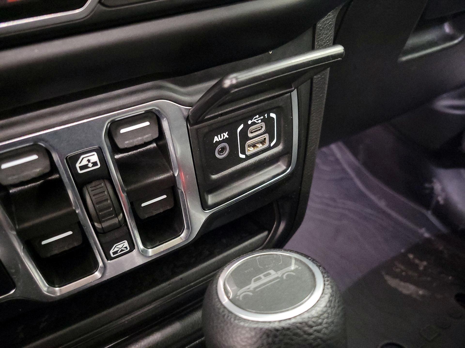 Thumbnail: 2021 Jeep Gladiator - 18