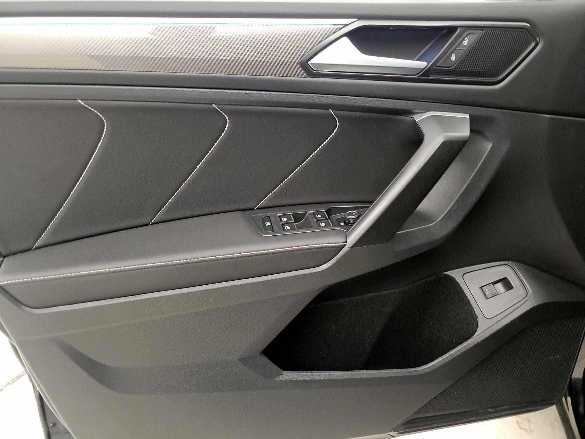 Thumbnail: 2022 Volkswagen Tiguan - 12