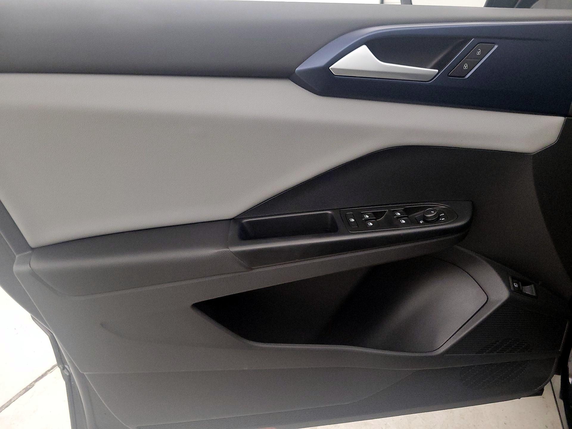 Thumbnail: 2022 Volkswagen Taos - 12