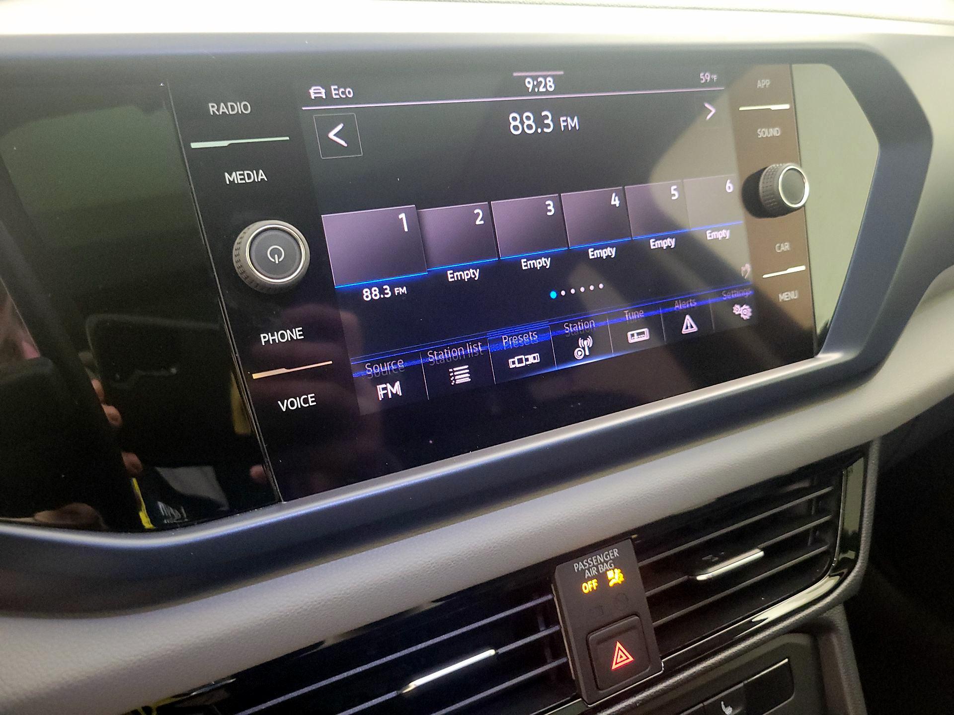 Thumbnail: 2022 Volkswagen Taos - 15