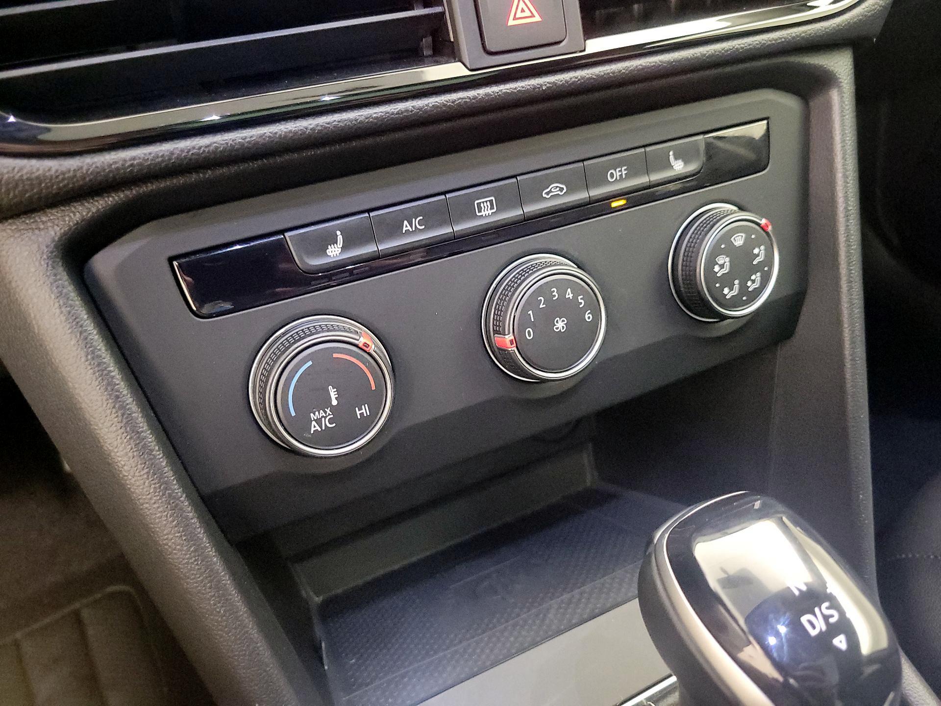 Thumbnail: 2022 Volkswagen Taos - 16