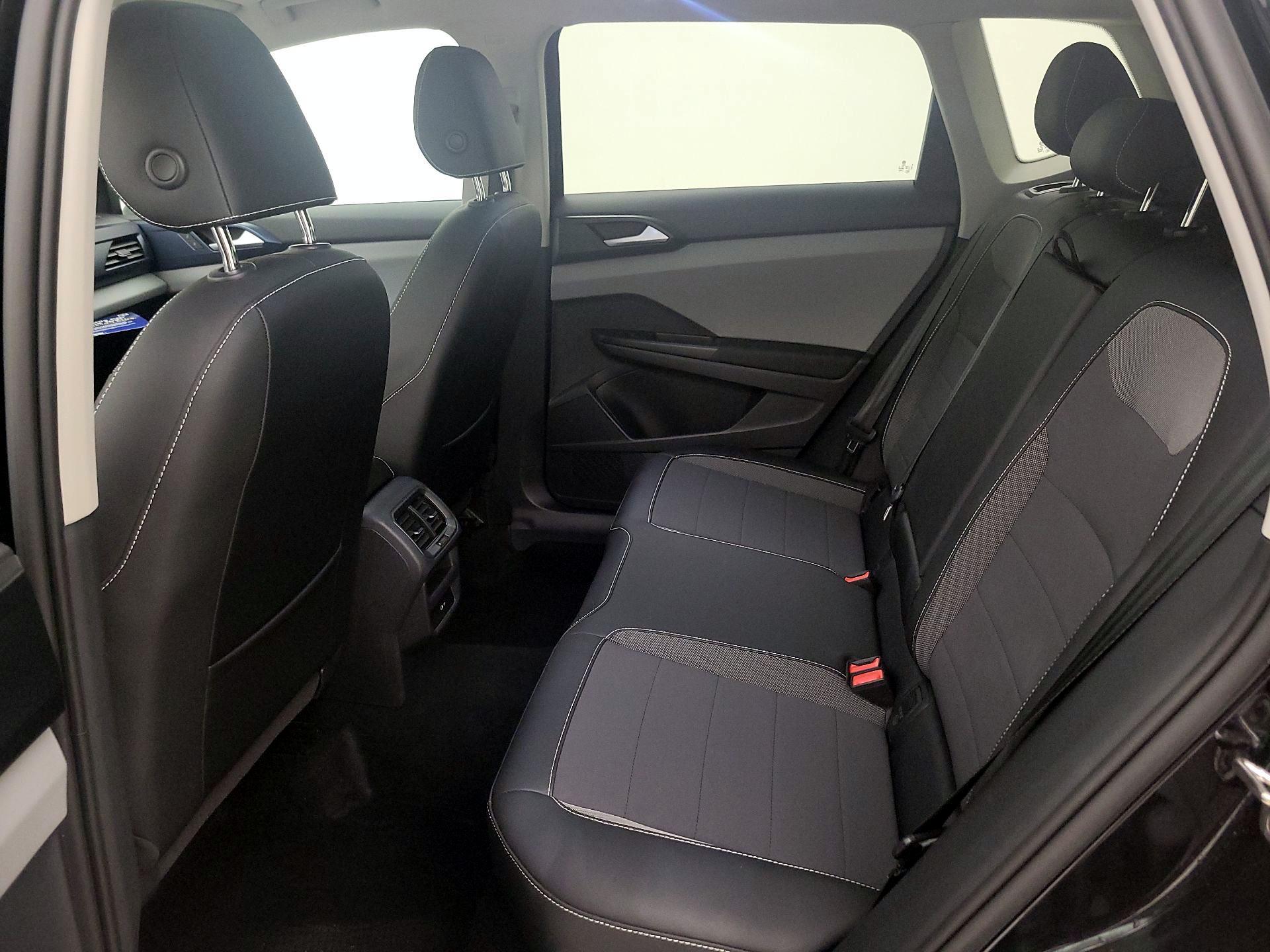 Thumbnail: 2022 Volkswagen Taos - 20