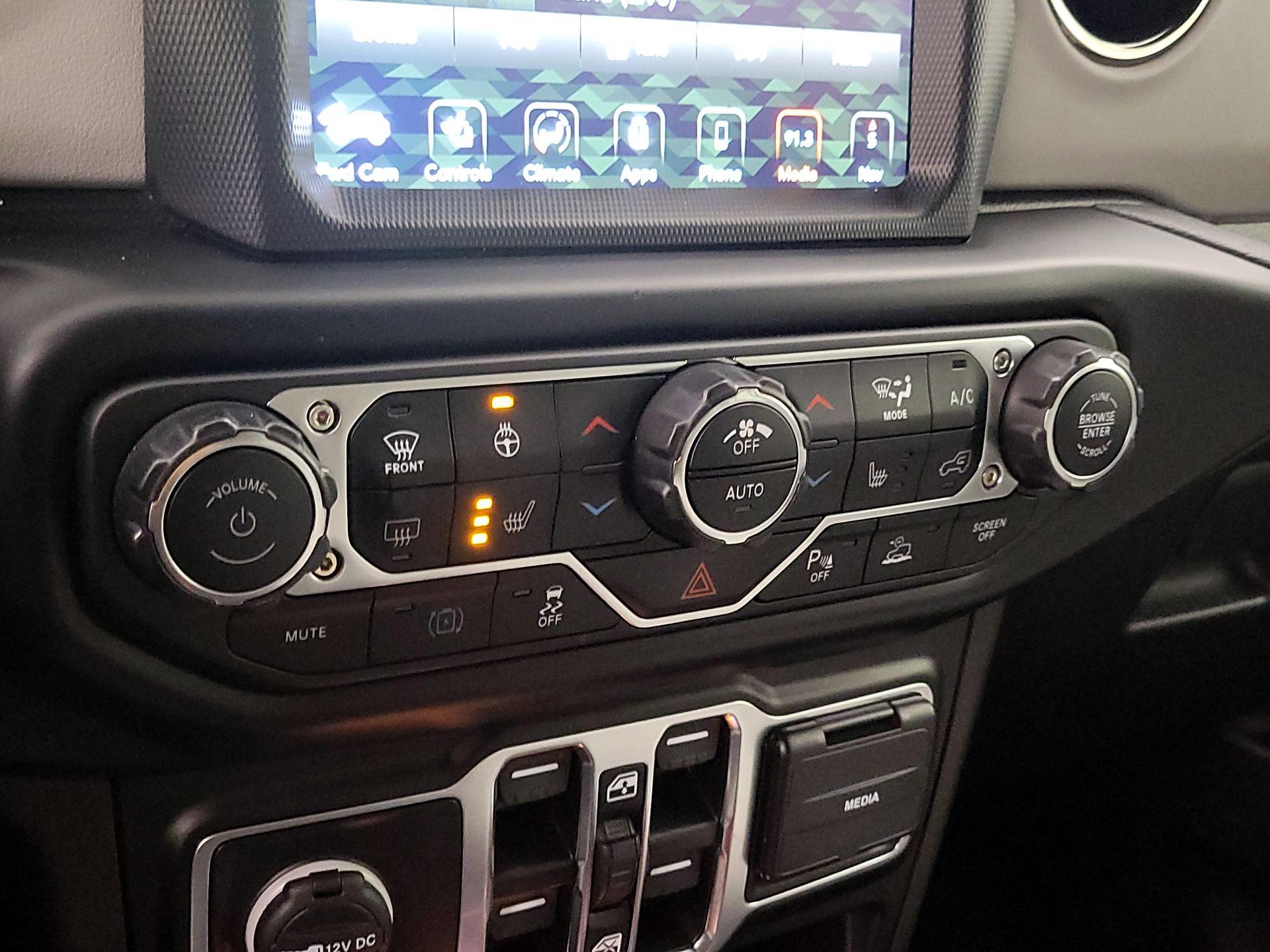 Thumbnail: 2022 Jeep Wrangler - 17