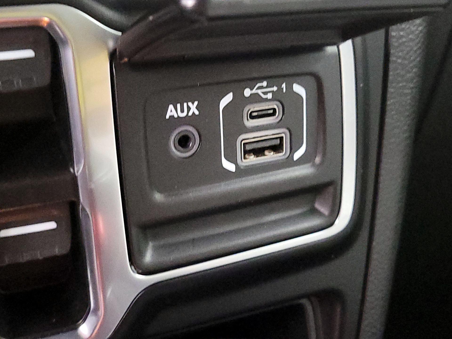 Thumbnail: 2022 Jeep Wrangler - 19