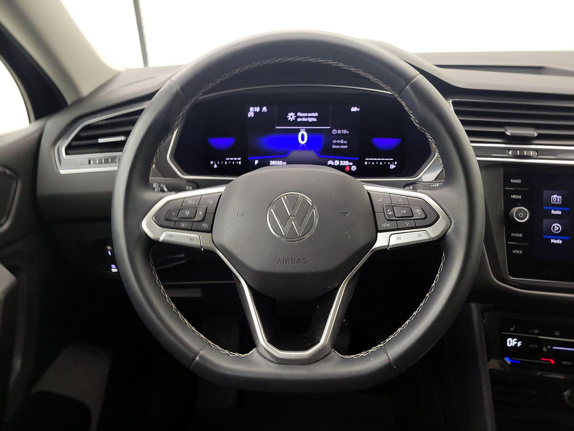 Thumbnail: 2022 Volkswagen Tiguan - 10