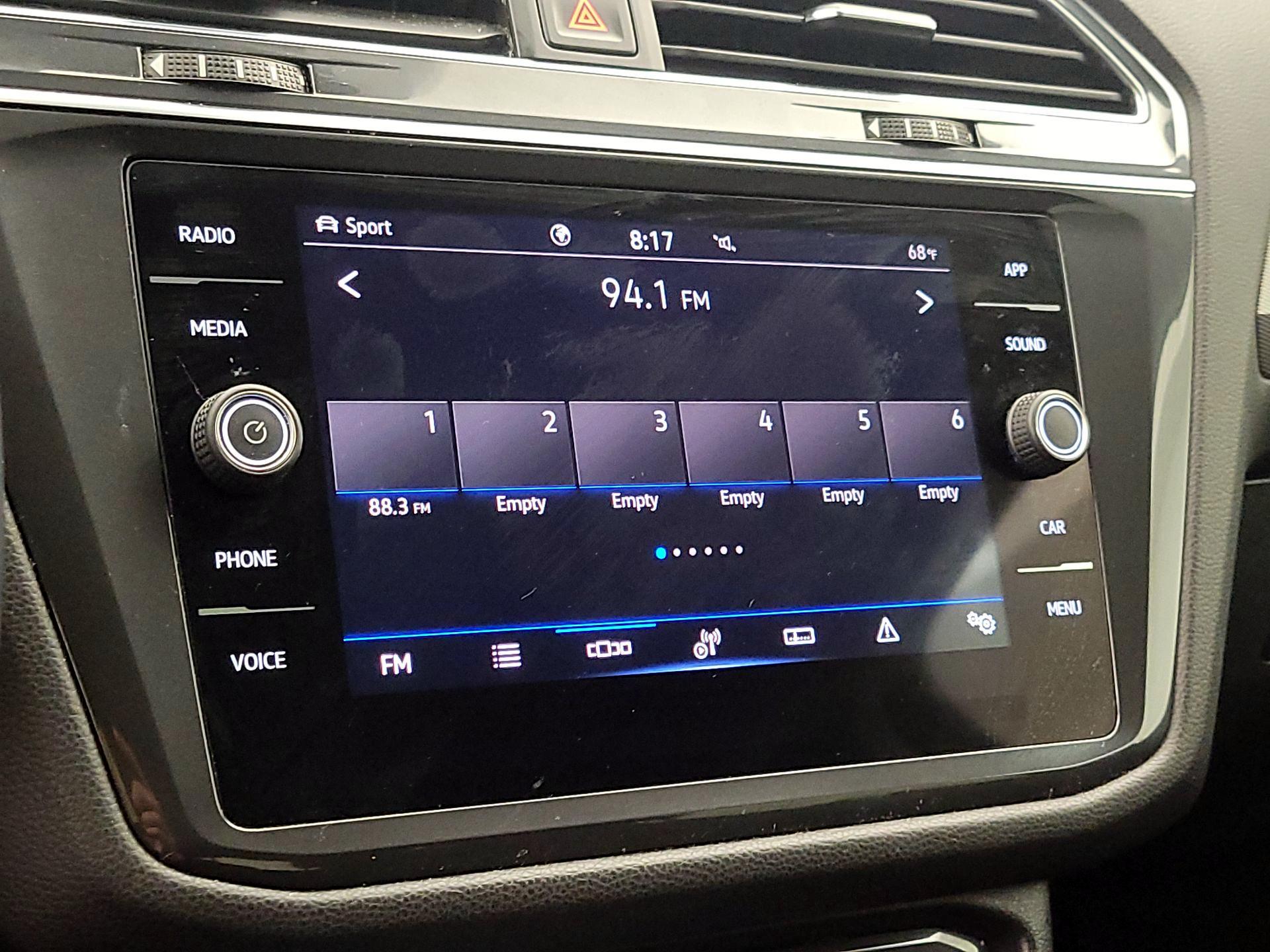 Thumbnail: 2022 Volkswagen Tiguan - 15