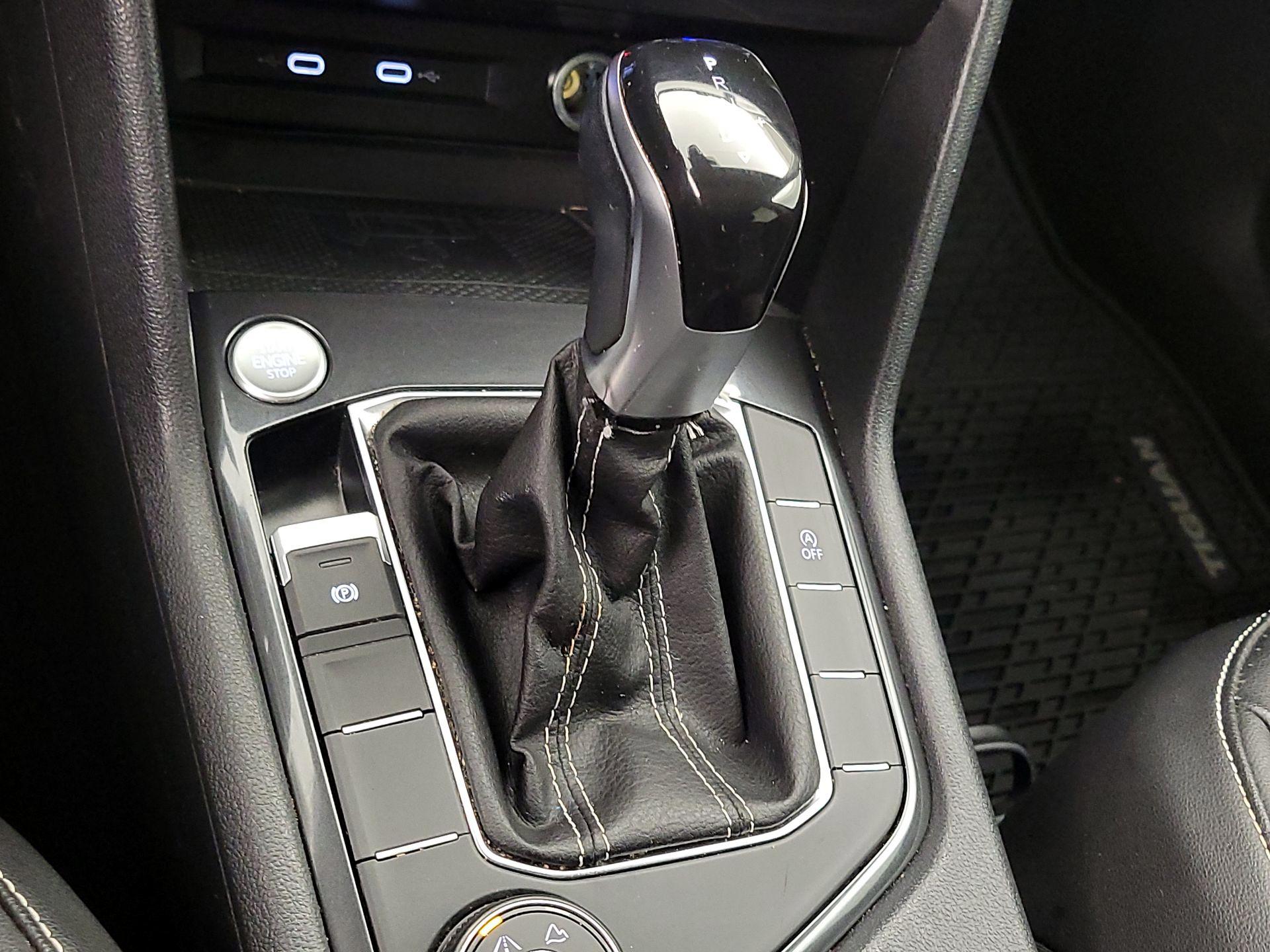 Thumbnail: 2022 Volkswagen Tiguan - 17