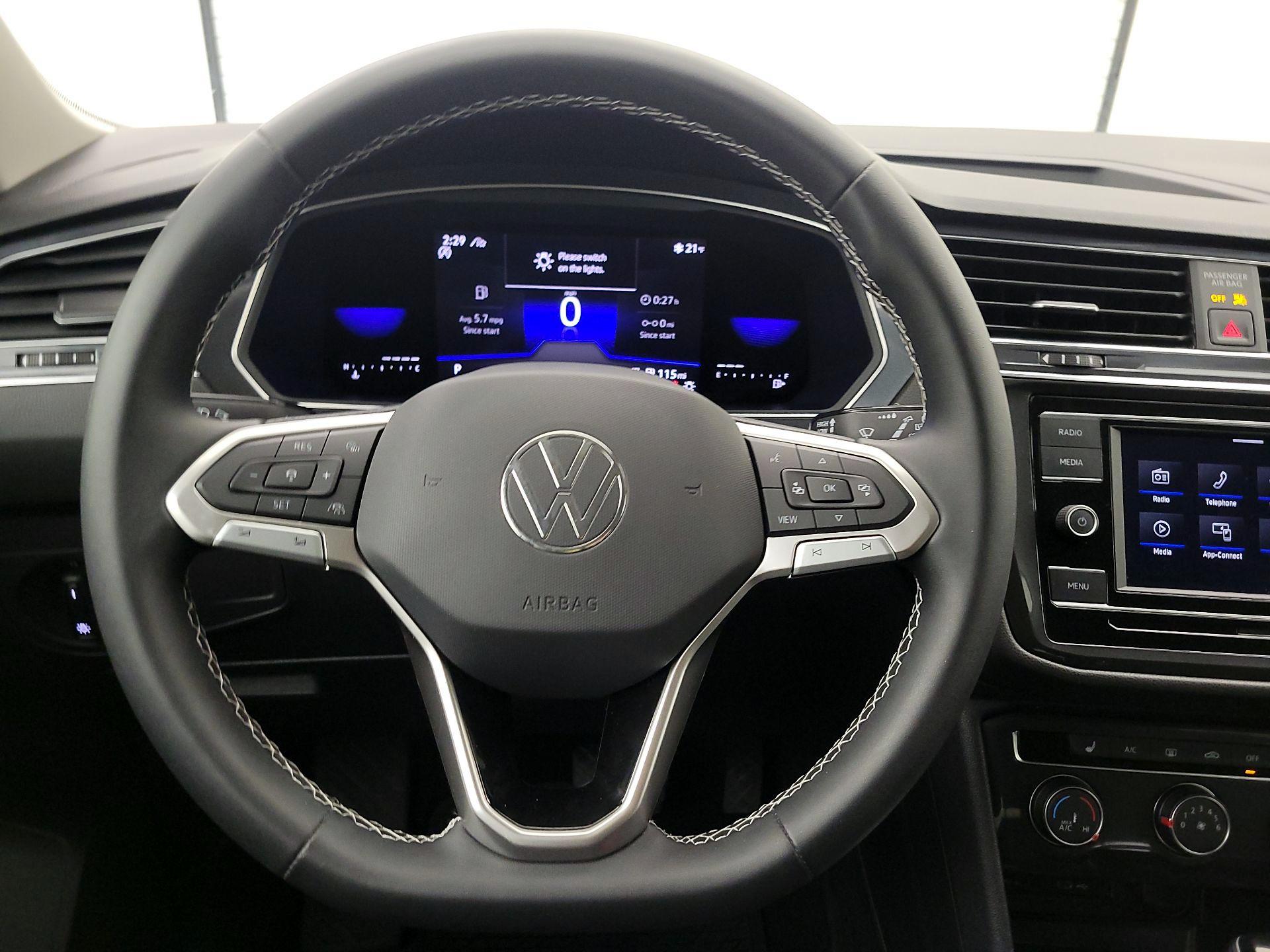 Thumbnail: 2022 Volkswagen Tiguan - 10