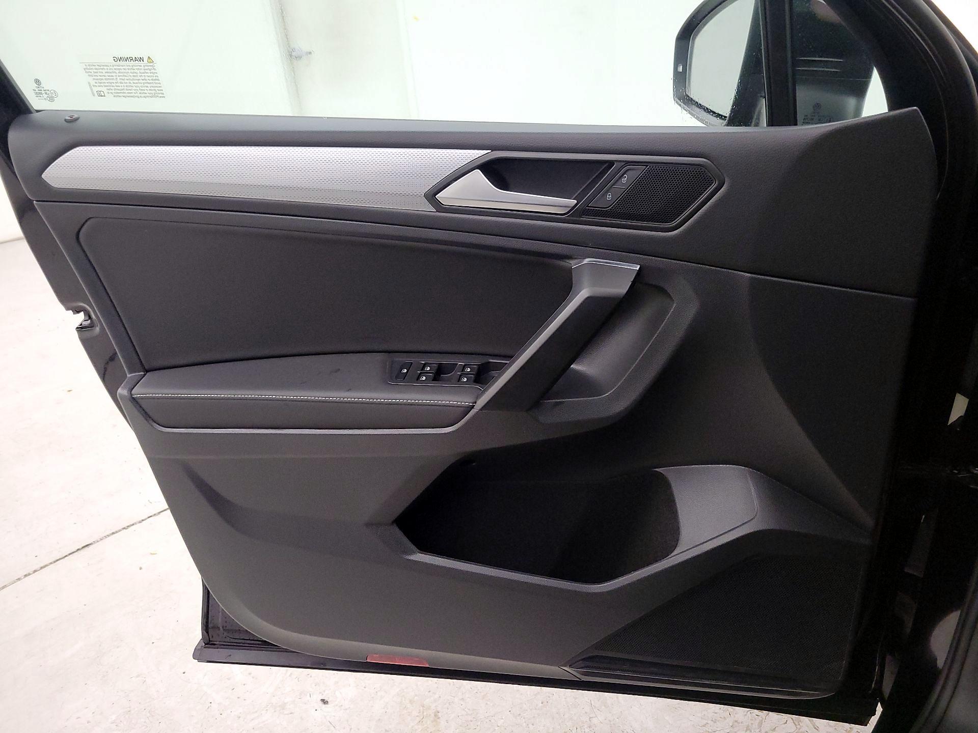 Thumbnail: 2022 Volkswagen Tiguan - 12