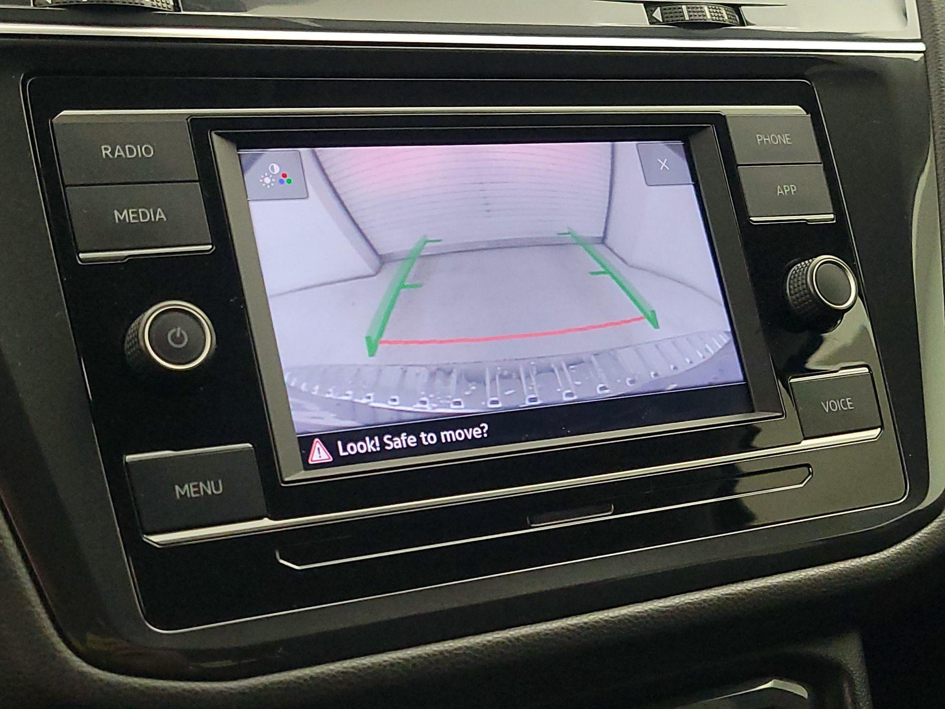 Thumbnail: 2022 Volkswagen Tiguan - 14