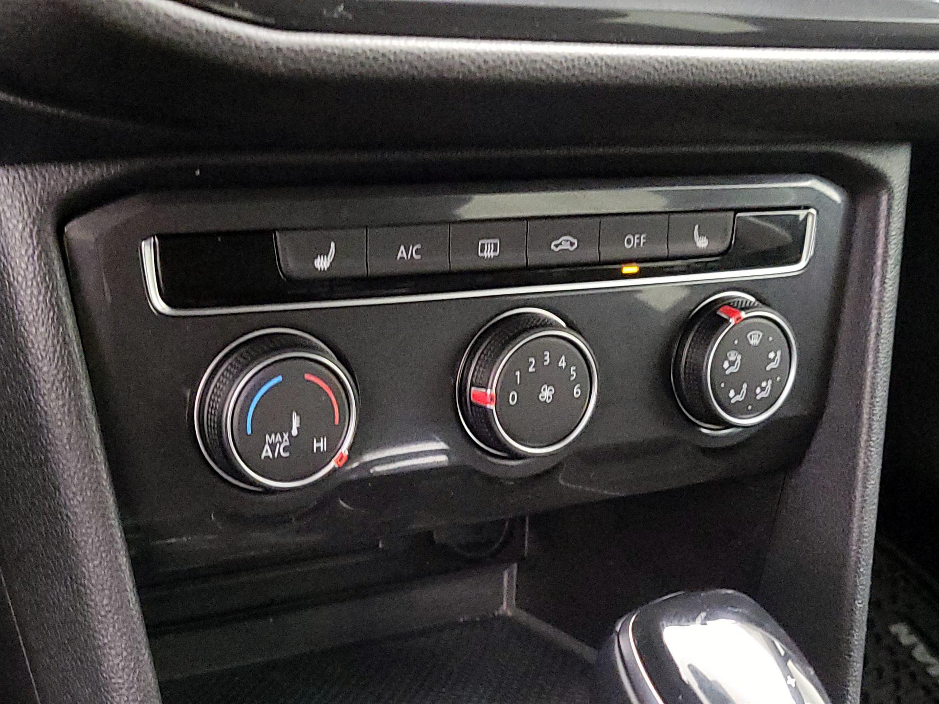 Thumbnail: 2022 Volkswagen Tiguan - 16