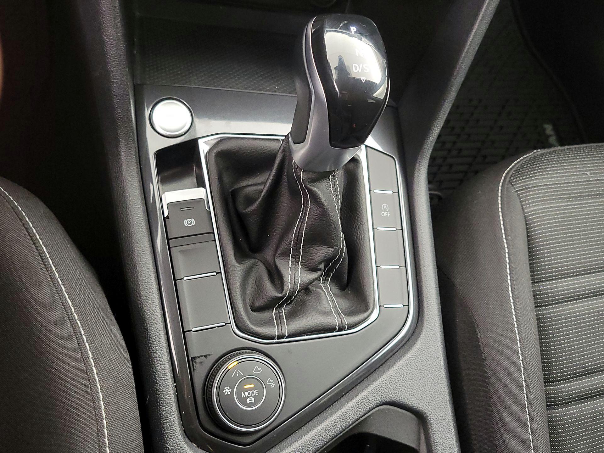 Thumbnail: 2022 Volkswagen Tiguan - 17