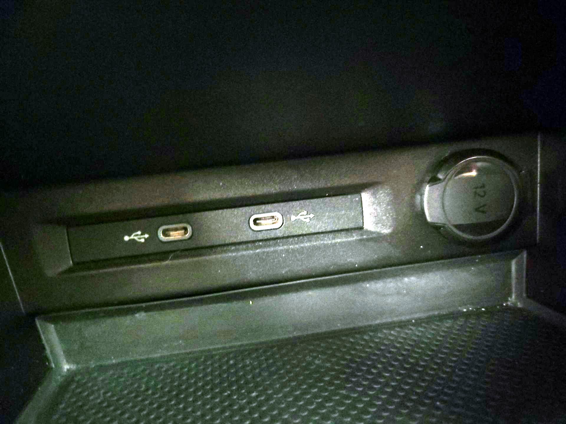 Thumbnail: 2022 Volkswagen Tiguan - 18