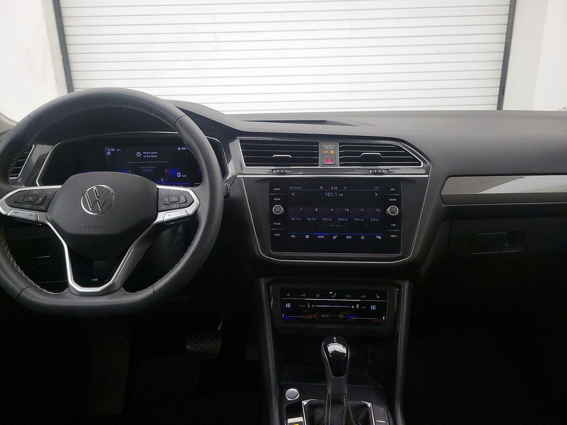 Thumbnail: 2022 Volkswagen Tiguan - 9