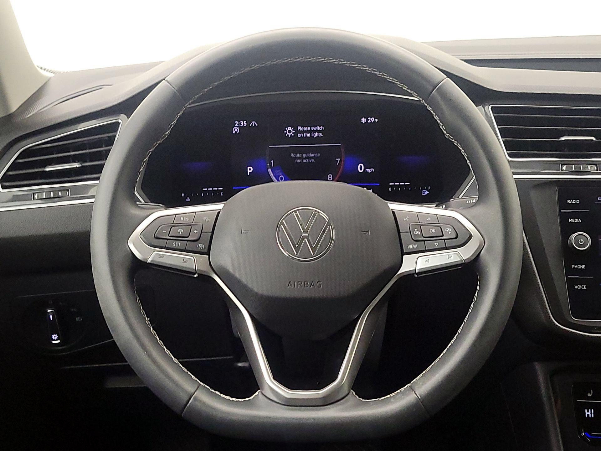 Thumbnail: 2022 Volkswagen Tiguan - 10