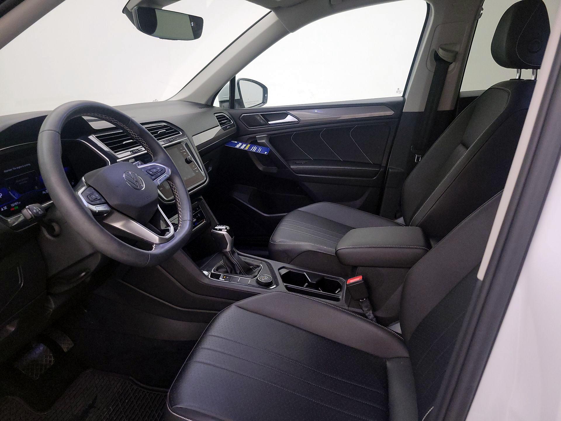 Thumbnail: 2022 Volkswagen Tiguan - 11