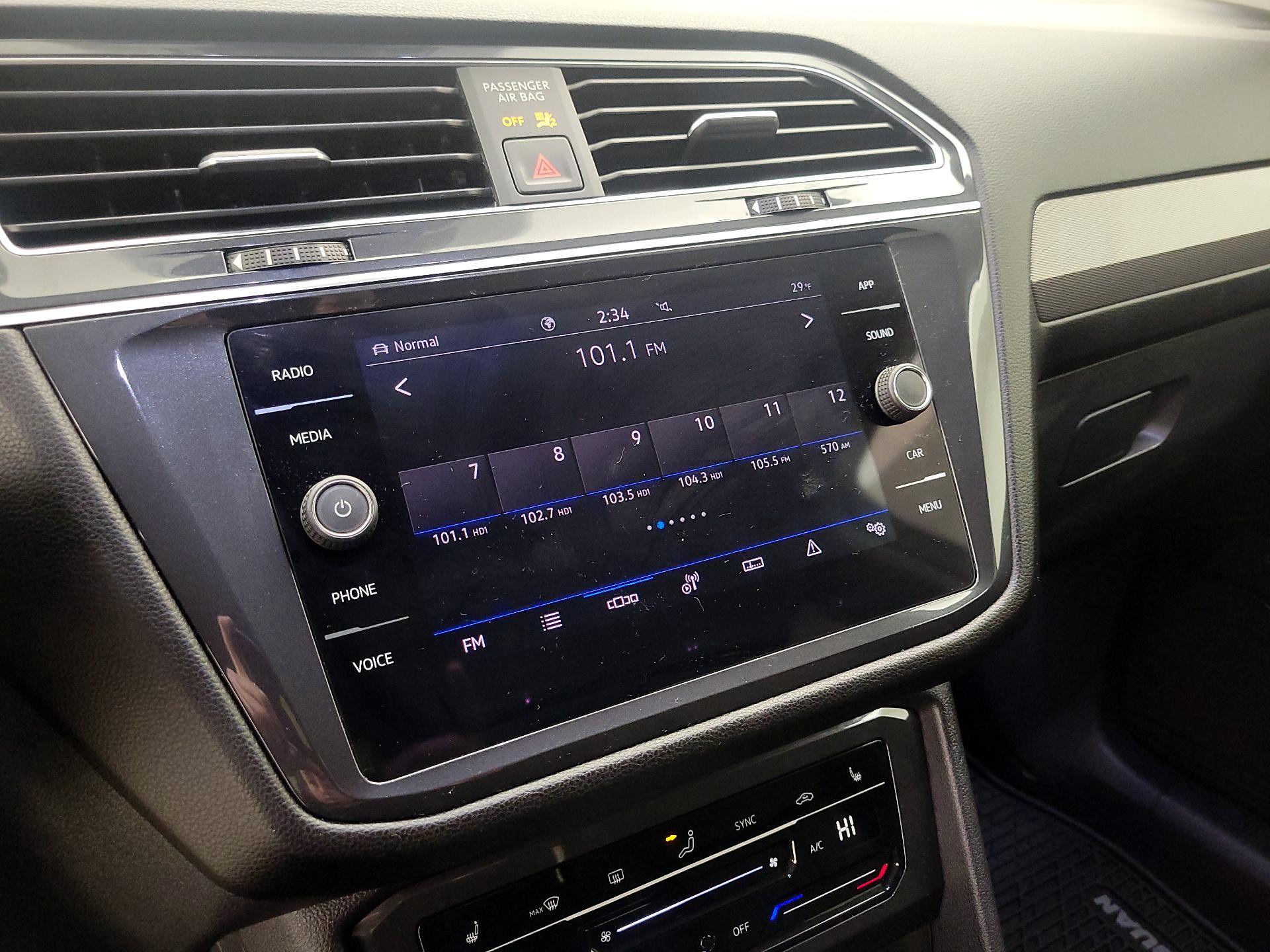 Thumbnail: 2022 Volkswagen Tiguan - 15