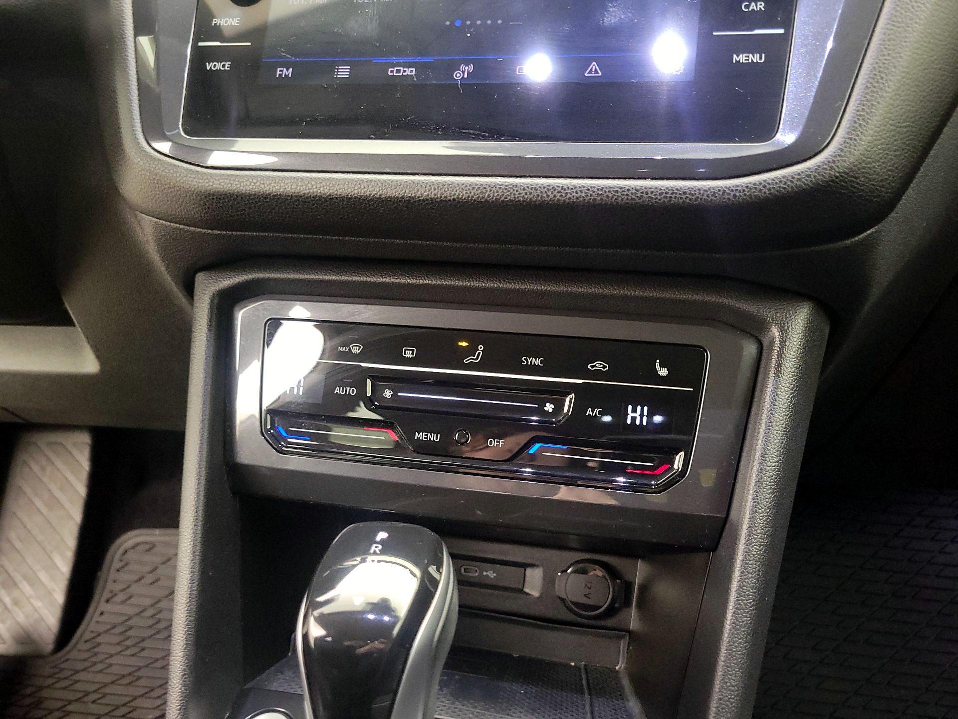 Thumbnail: 2022 Volkswagen Tiguan - 16