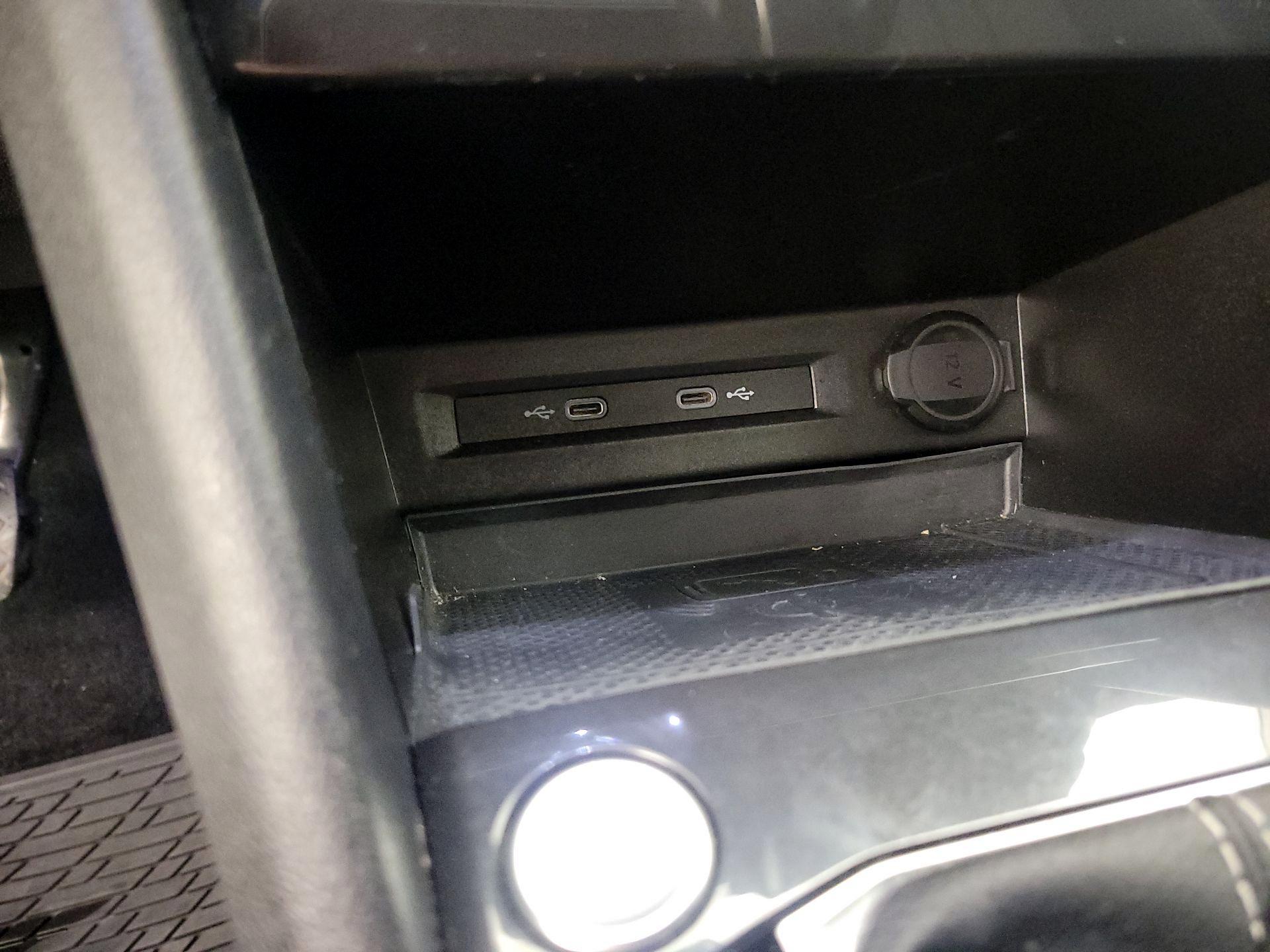 Thumbnail: 2022 Volkswagen Tiguan - 18