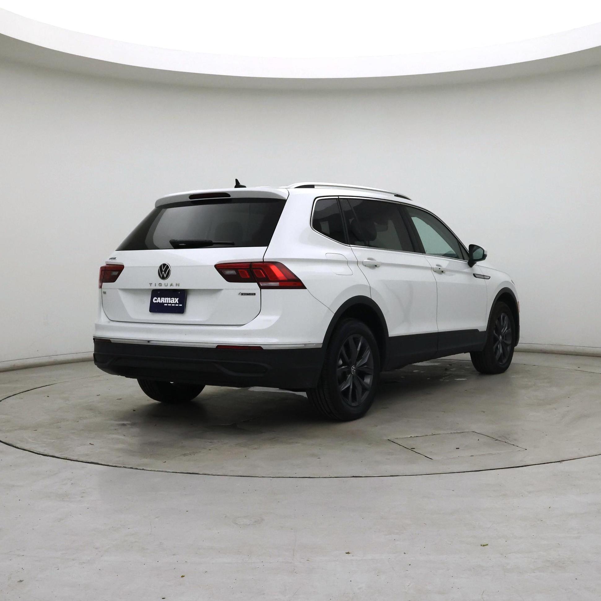 Thumbnail: 2022 Volkswagen Tiguan - 8