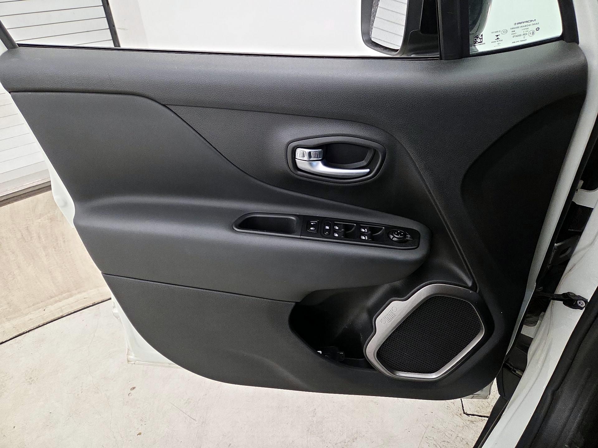 Thumbnail: 2022 Jeep Renegade - 12