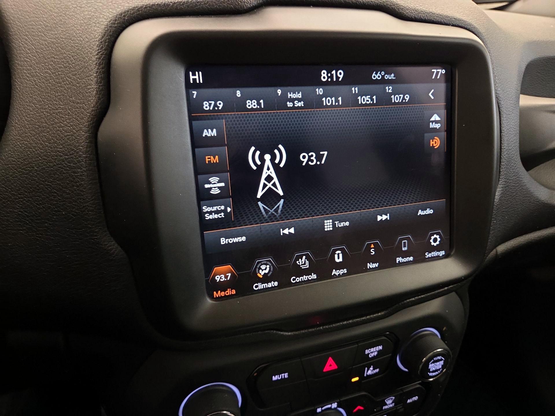 Thumbnail: 2022 Jeep Renegade - 16