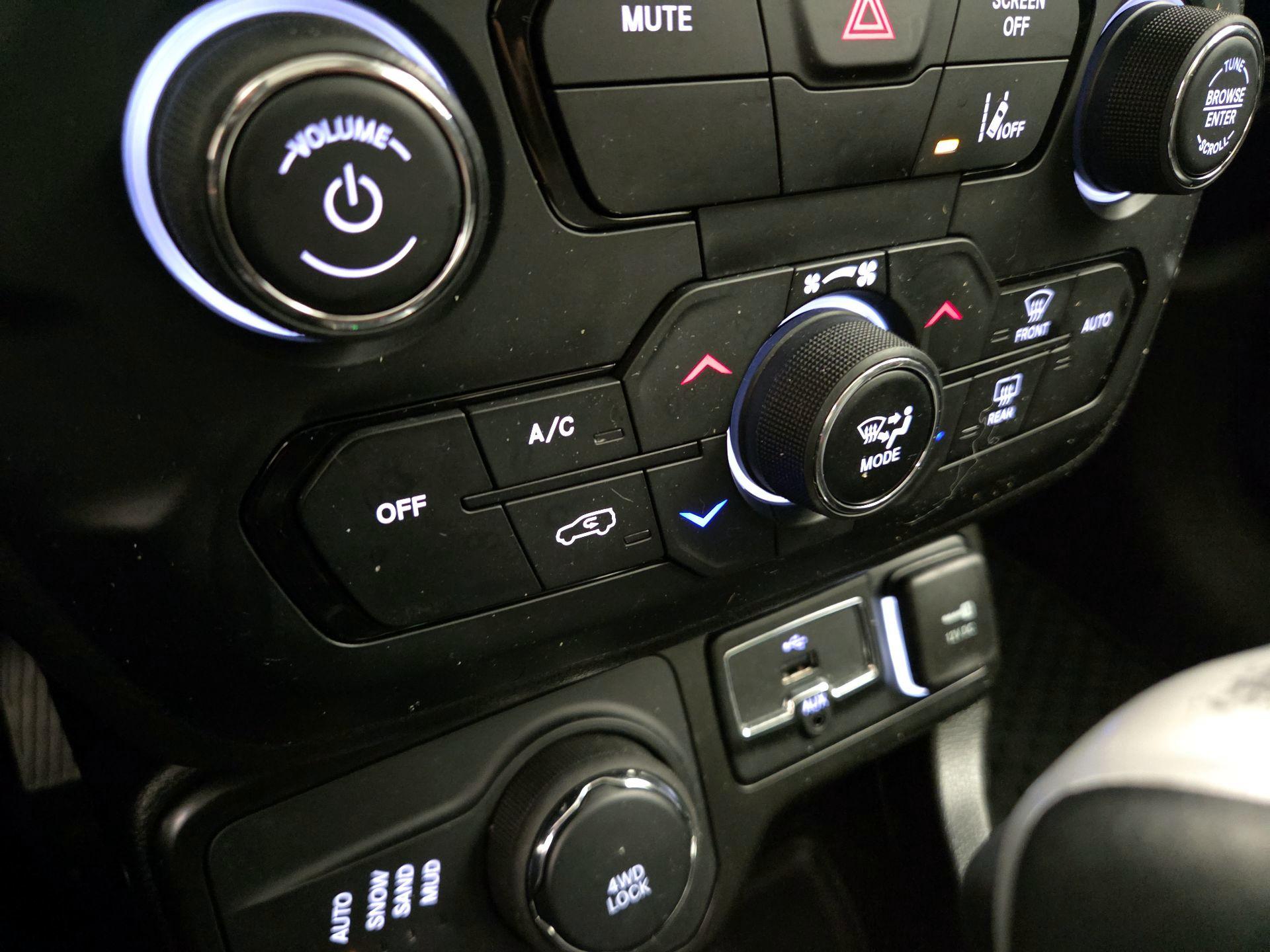 Thumbnail: 2022 Jeep Renegade - 17