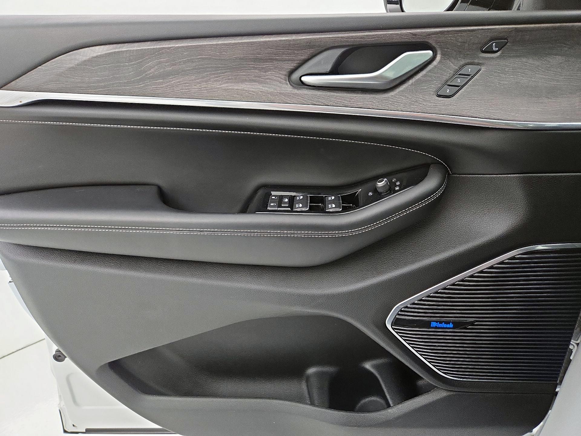 Thumbnail: 2022 Jeep Grand Cherokee - 12