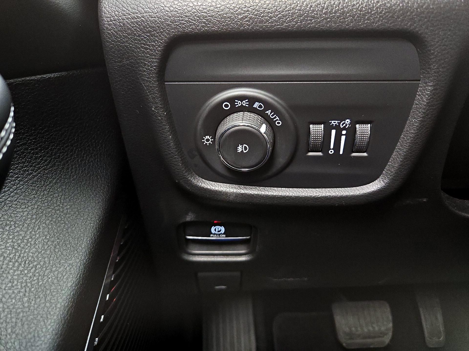 Thumbnail: 2022 Jeep Grand Cherokee - 13