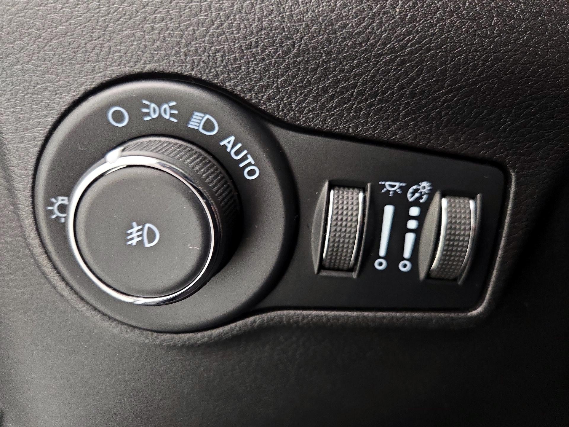 Thumbnail: 2022 Jeep Compass - 13