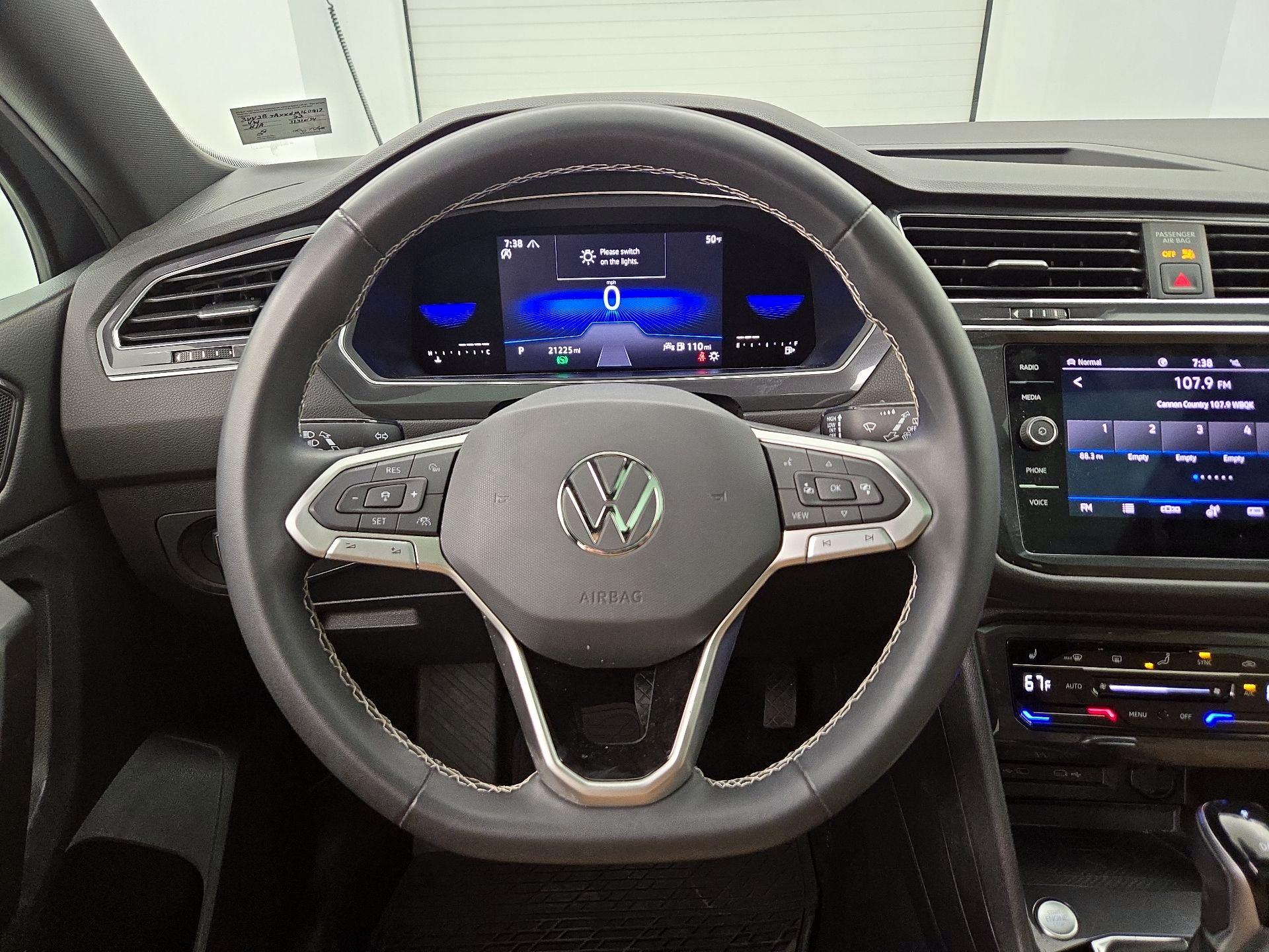 Thumbnail: 2022 Volkswagen Tiguan - 10