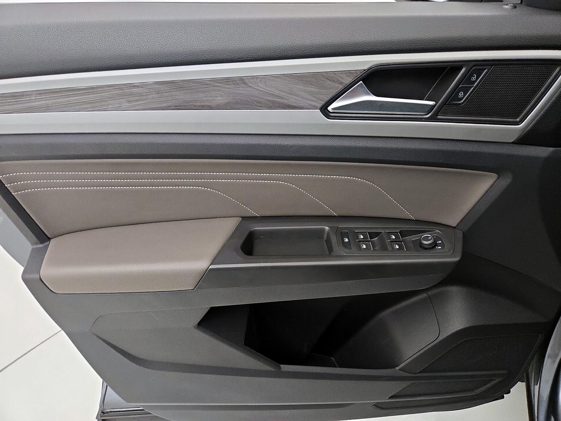 Thumbnail: 2022 Volkswagen Atlas - 12