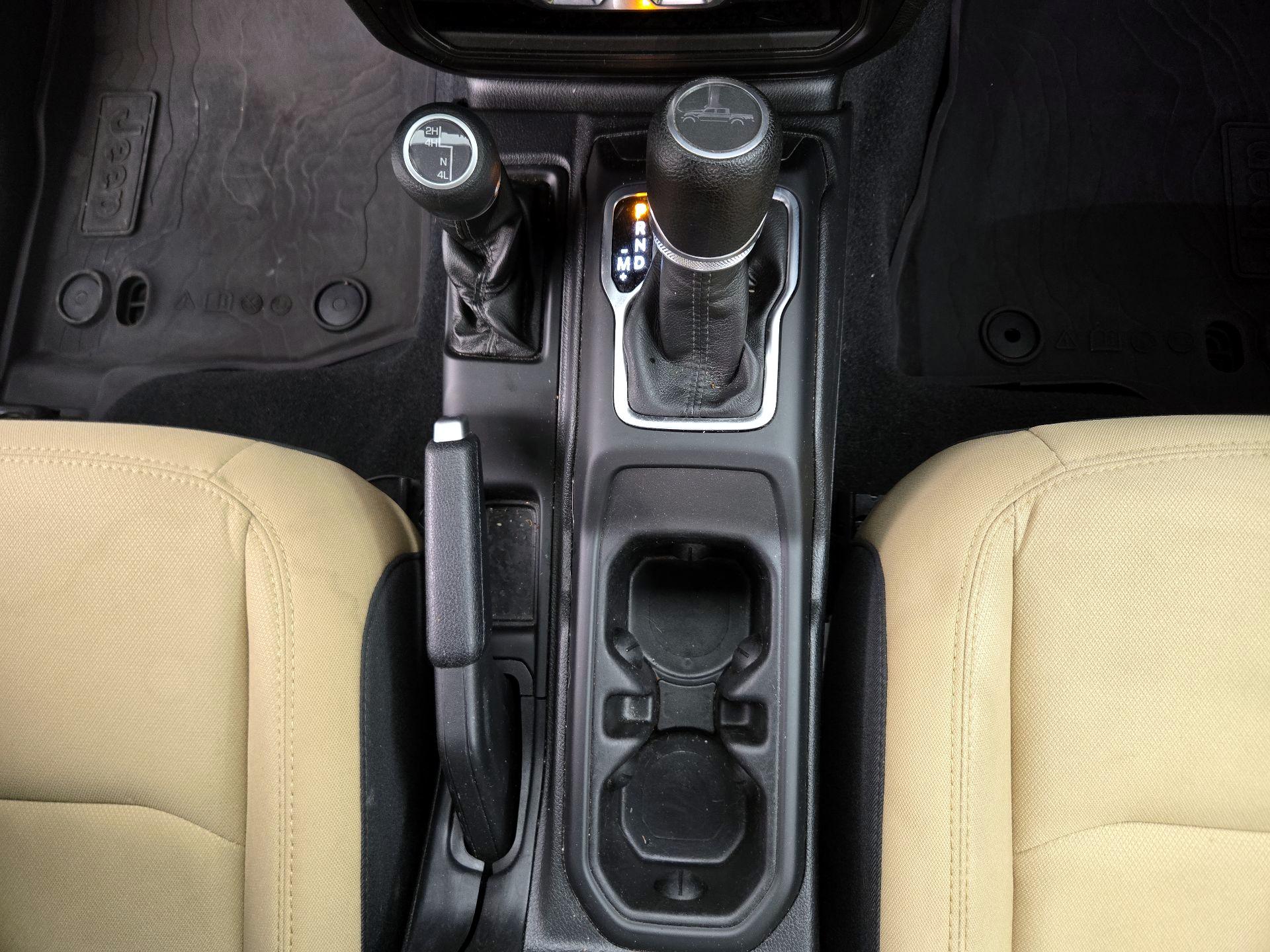 Thumbnail: 2022 Jeep Gladiator - 17