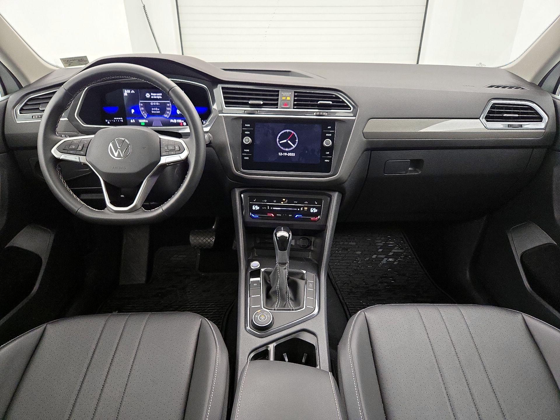 Thumbnail: 2022 Volkswagen Tiguan - 9