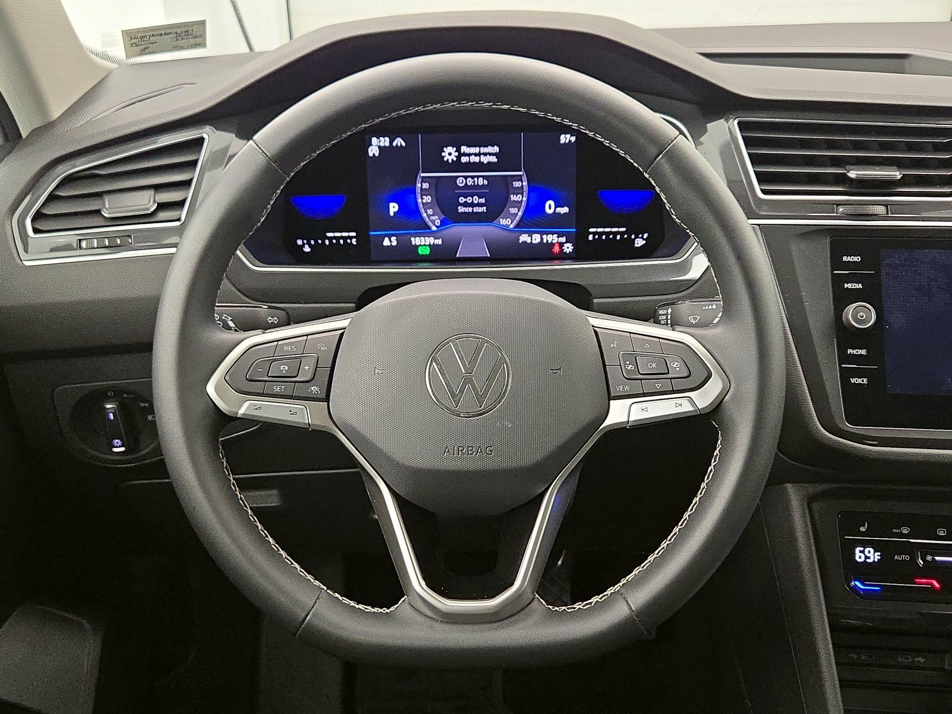 Thumbnail: 2022 Volkswagen Tiguan - 10