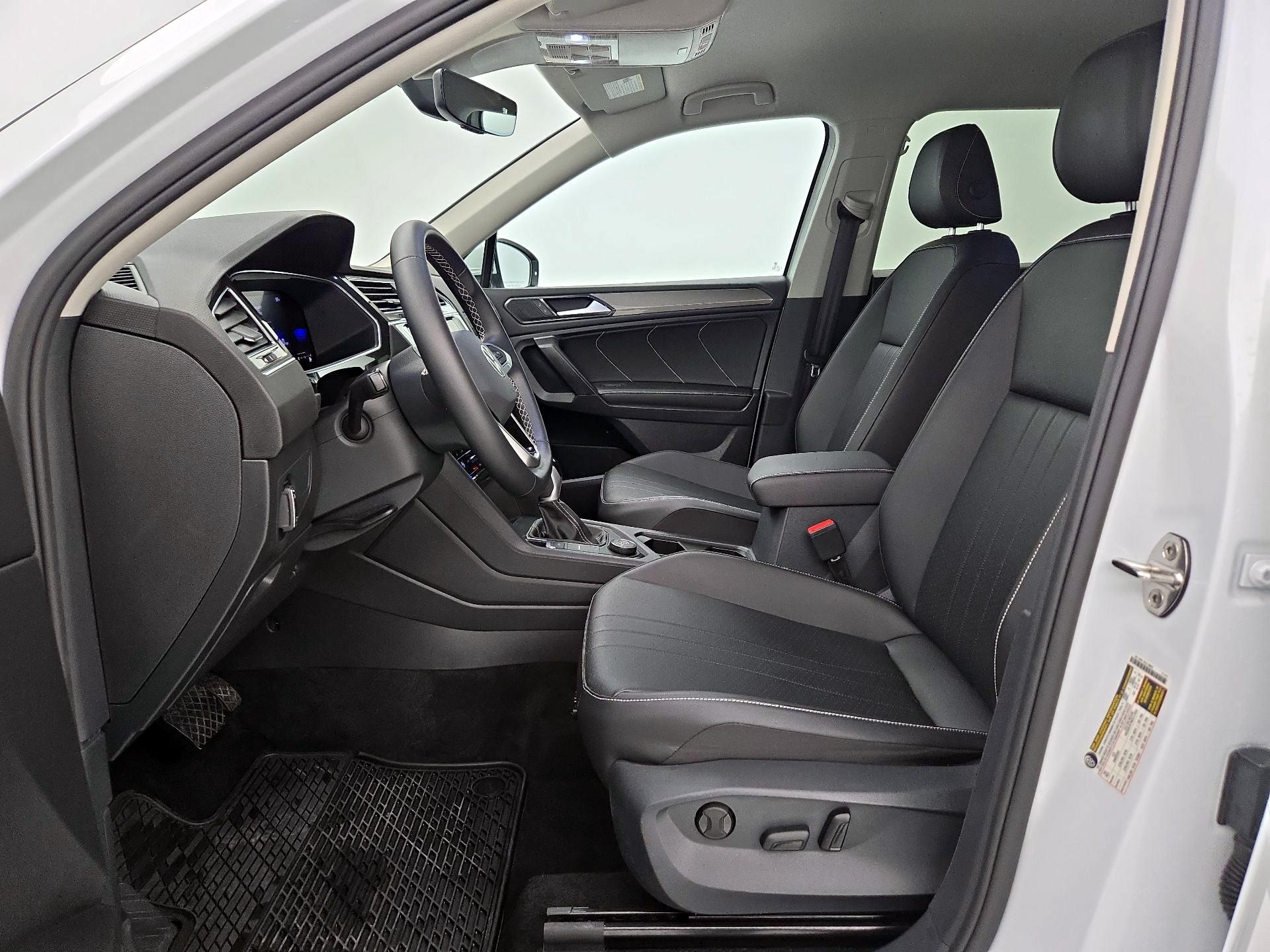 Thumbnail: 2022 Volkswagen Tiguan - 11