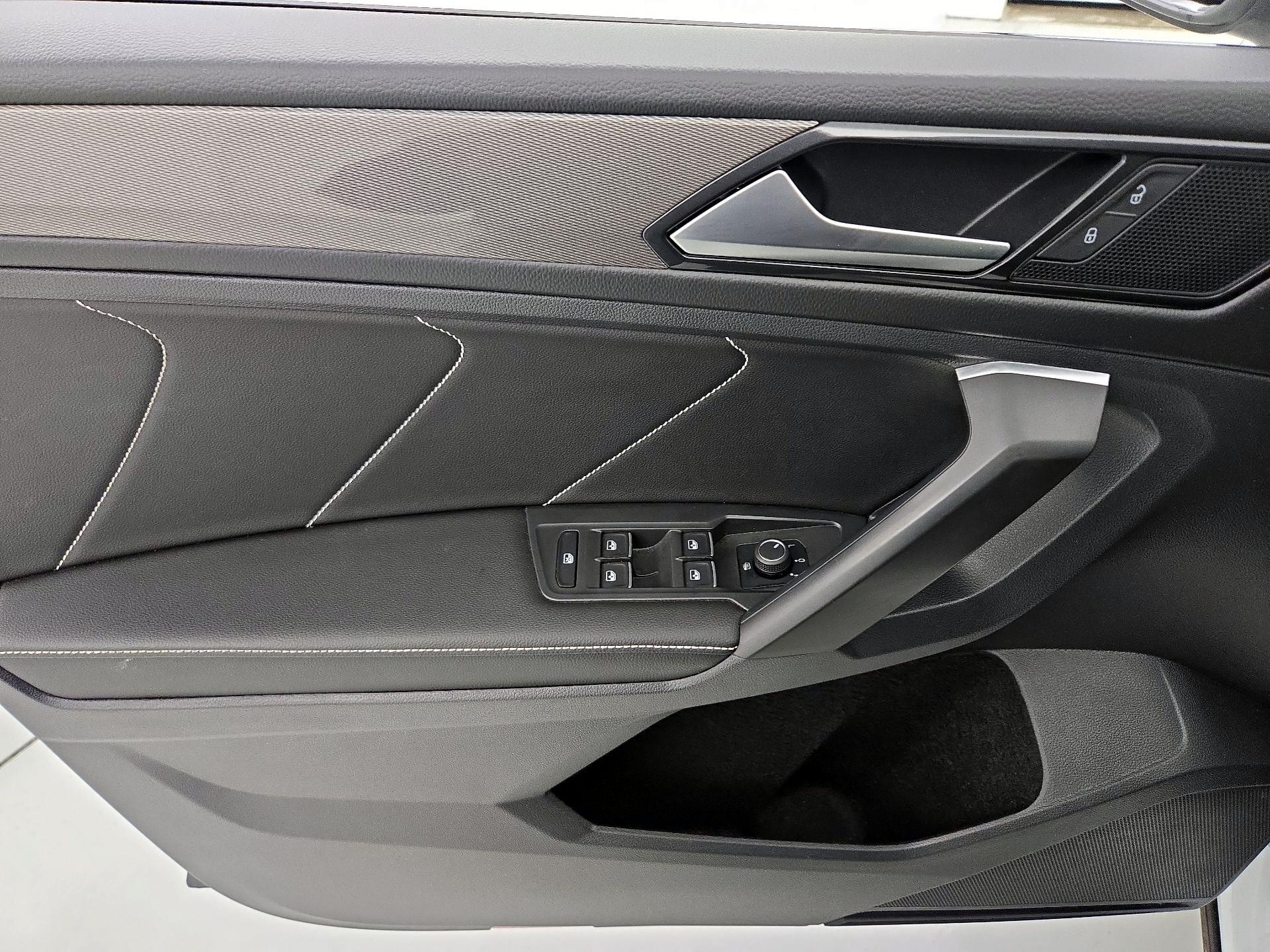 Thumbnail: 2022 Volkswagen Tiguan - 12