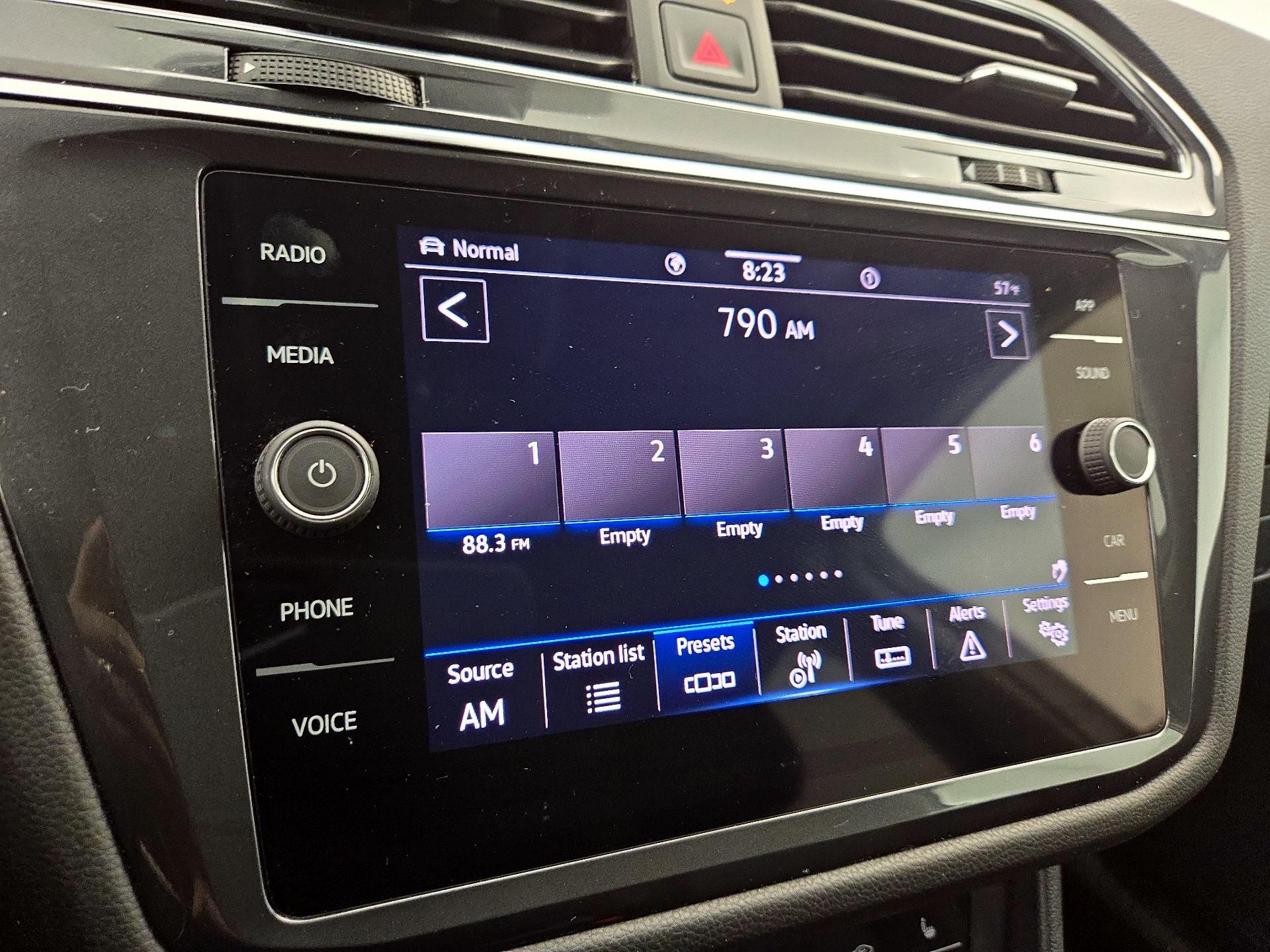 Thumbnail: 2022 Volkswagen Tiguan - 15