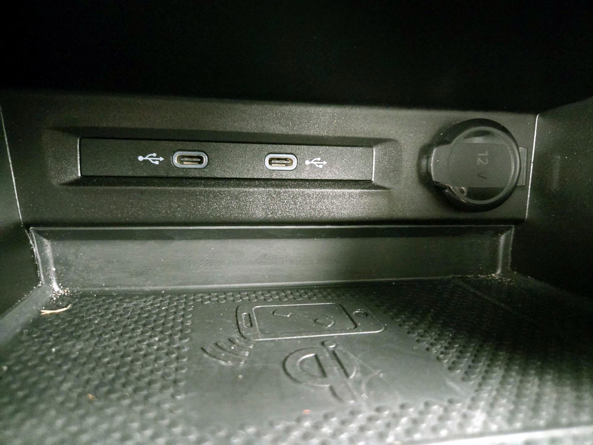 Thumbnail: 2022 Volkswagen Tiguan - 18