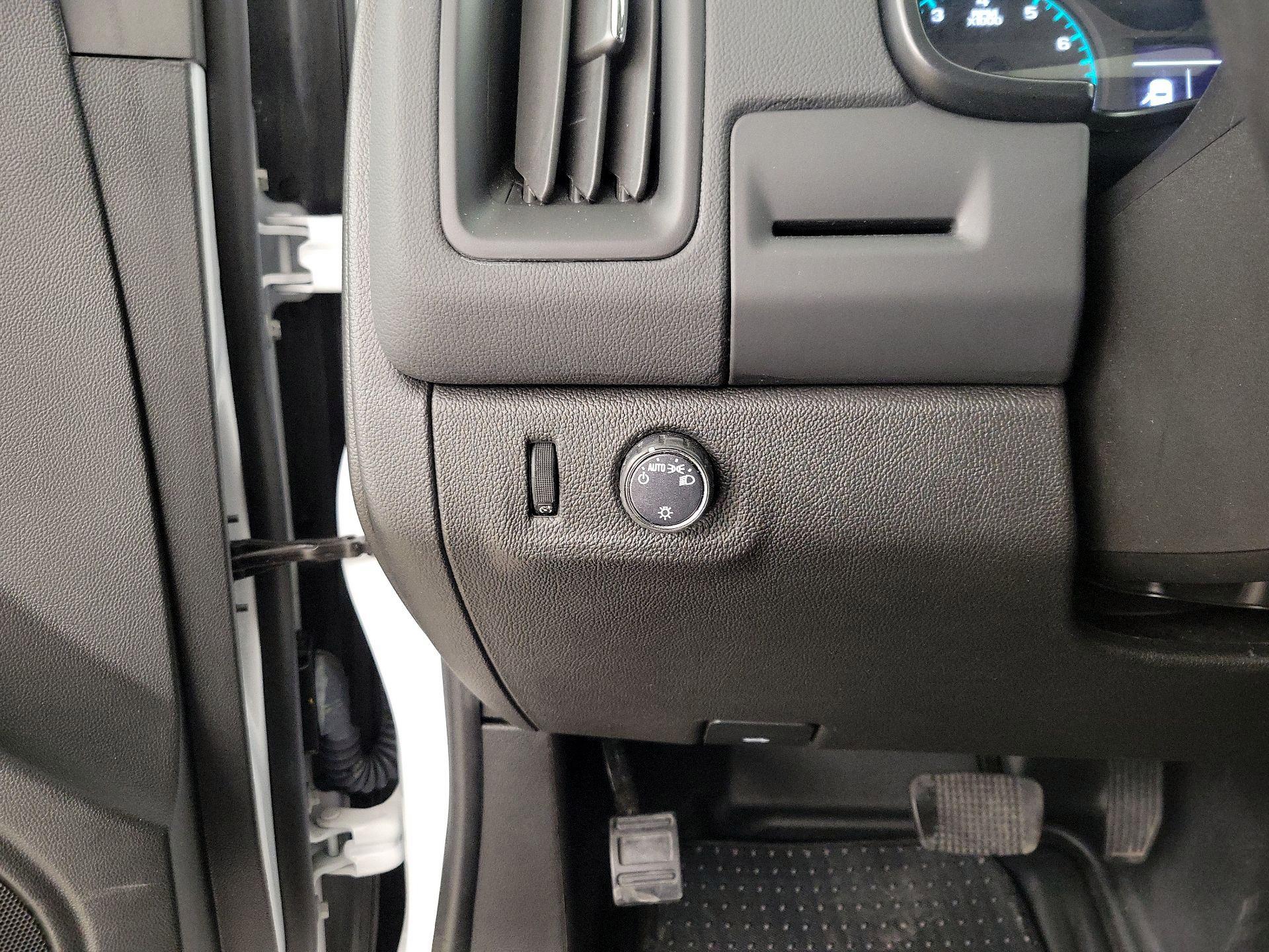 Thumbnail: 2022 Chevrolet Colorado - 13