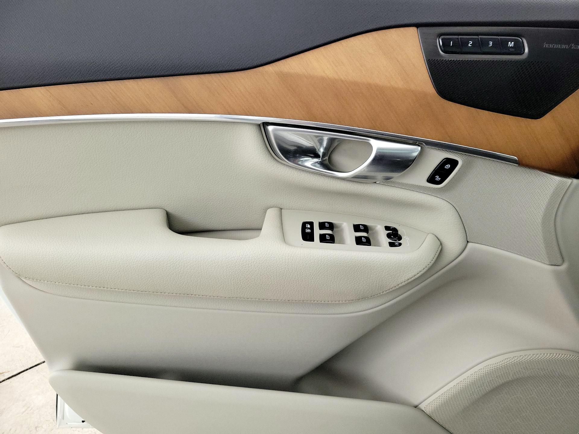 Thumbnail: 2022 Volvo XC90 - 12