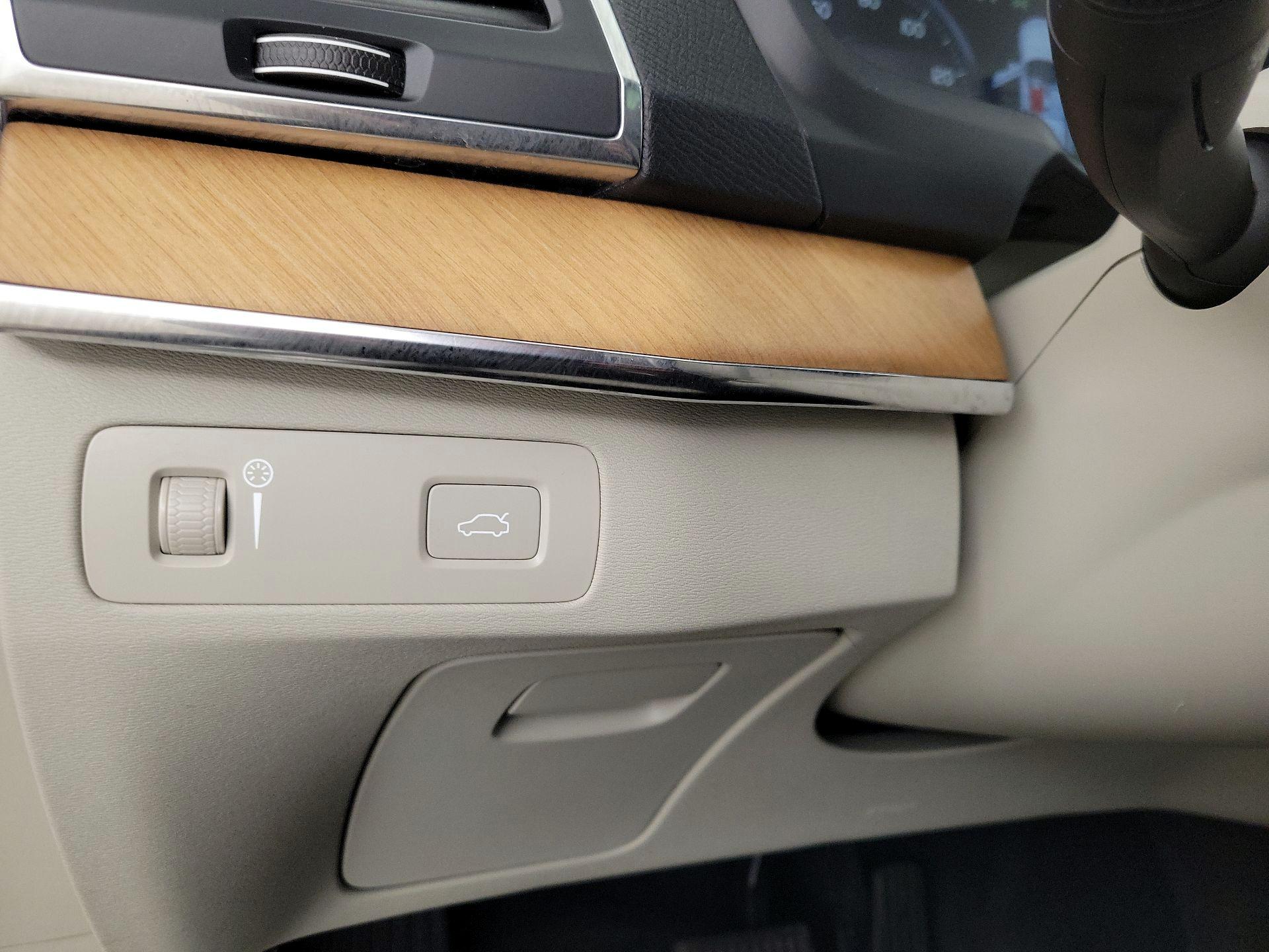 Thumbnail: 2022 Volvo XC90 - 13