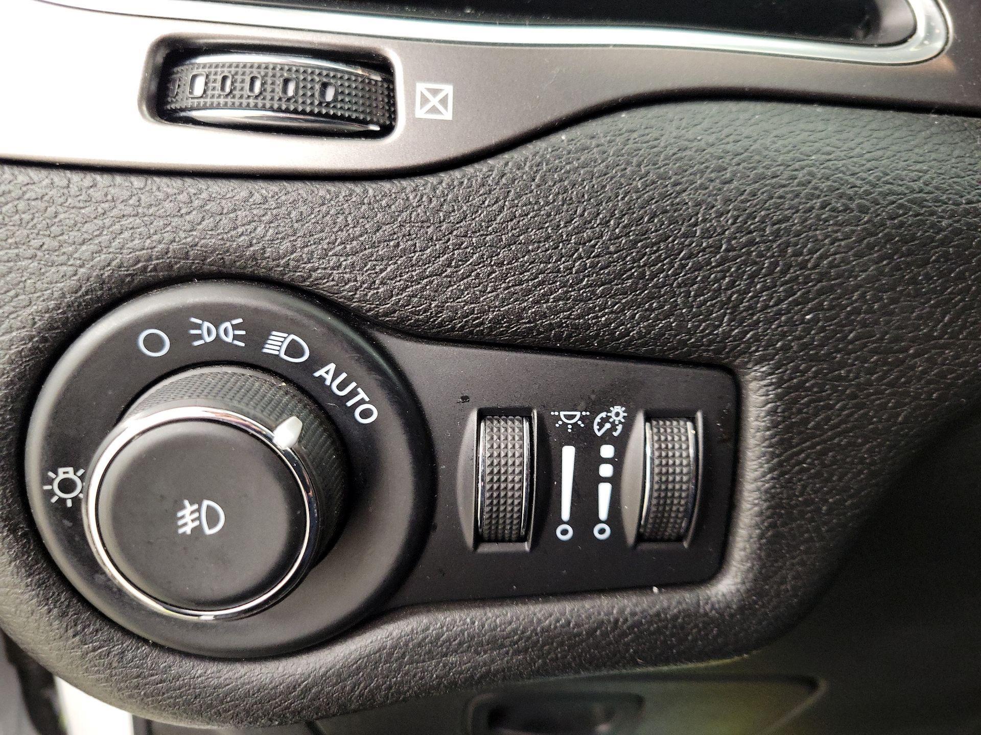 Thumbnail: 2021 Jeep Cherokee - 13