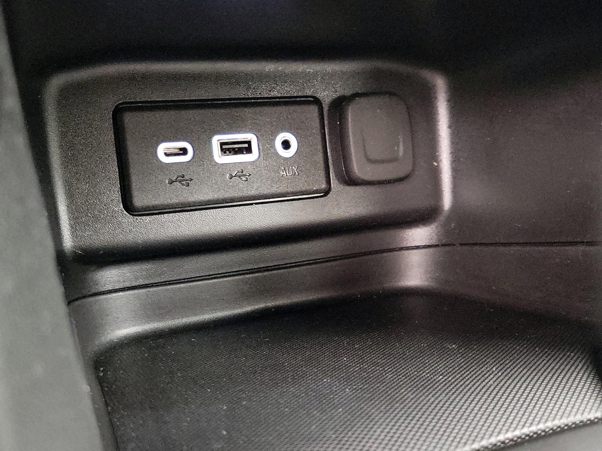 Thumbnail: 2022 Chevrolet Equinox - 18