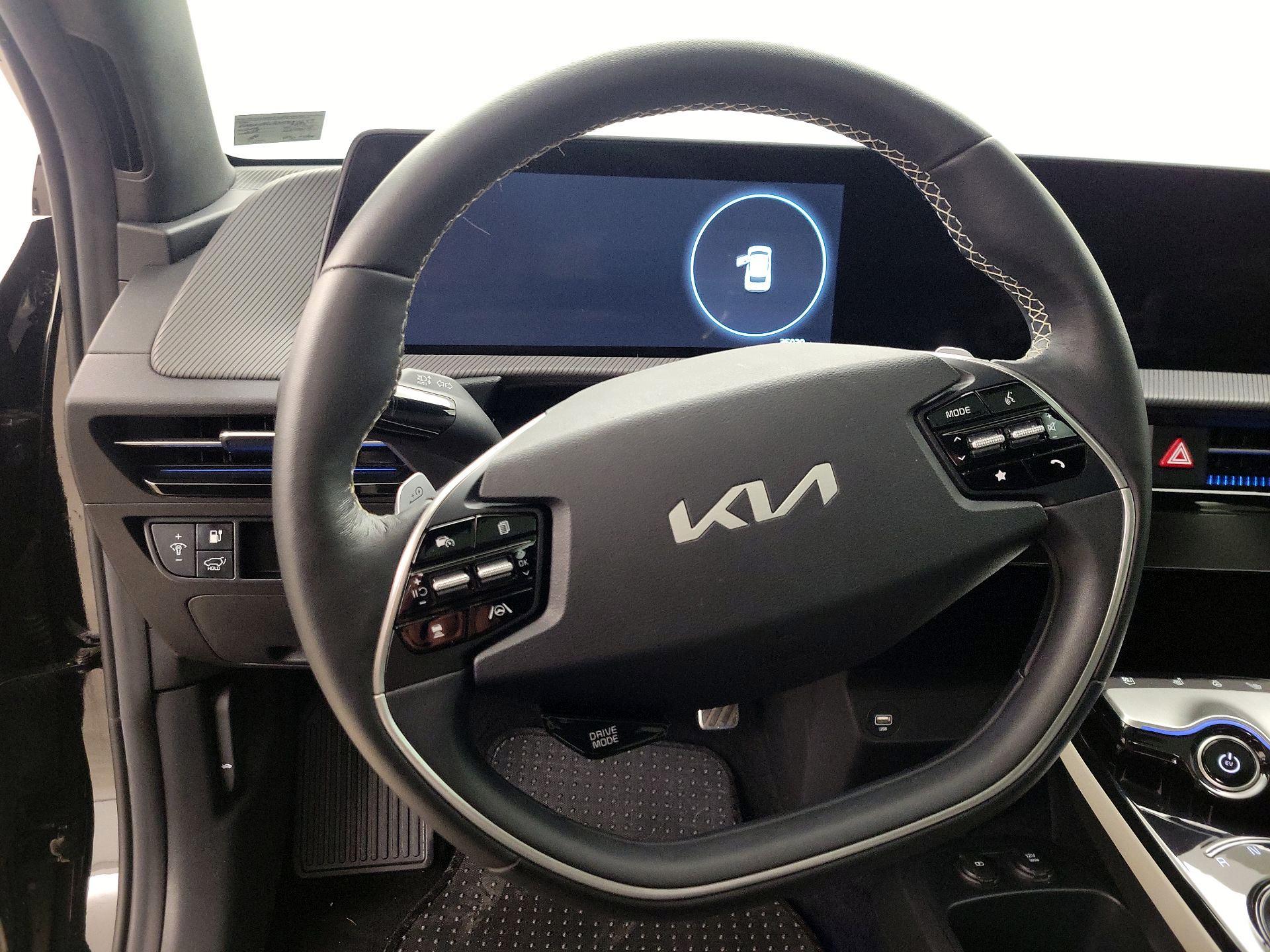 Thumbnail: 2022 Kia EV6 - 10