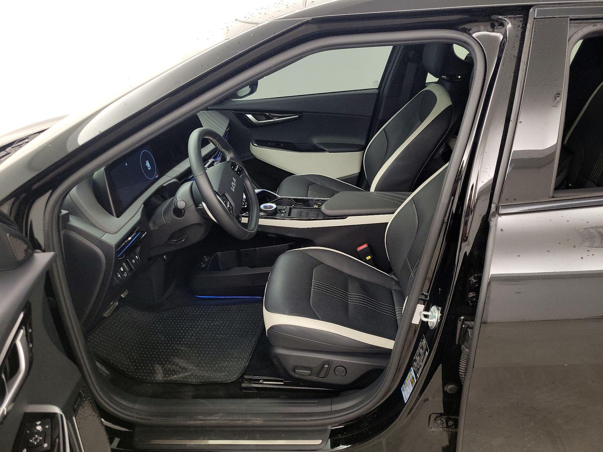 Thumbnail: 2022 Kia EV6 - 11