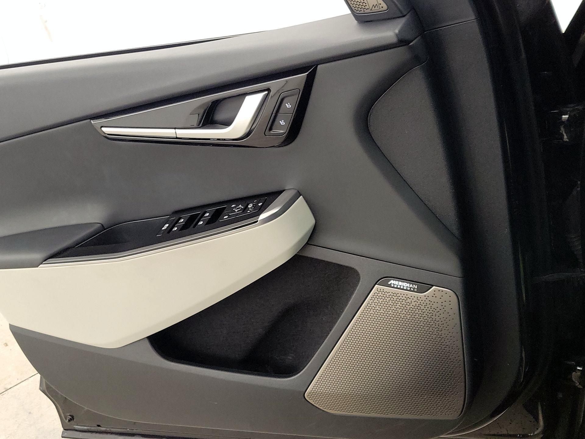 Thumbnail: 2022 Kia EV6 - 12