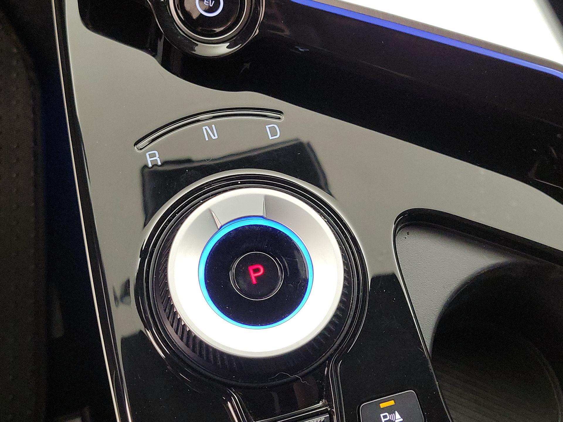 Thumbnail: 2022 Kia EV6 - 18